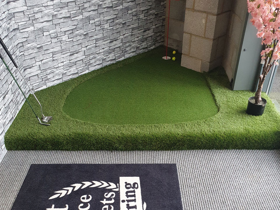 Artificial grass for golf in your garden Wiltshire